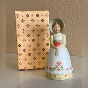1985 Avon Country Porcelain Bell